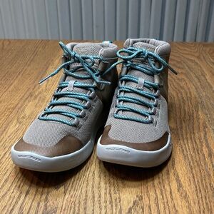 Chaco Woman’s size 7 Brown Hiking Boots